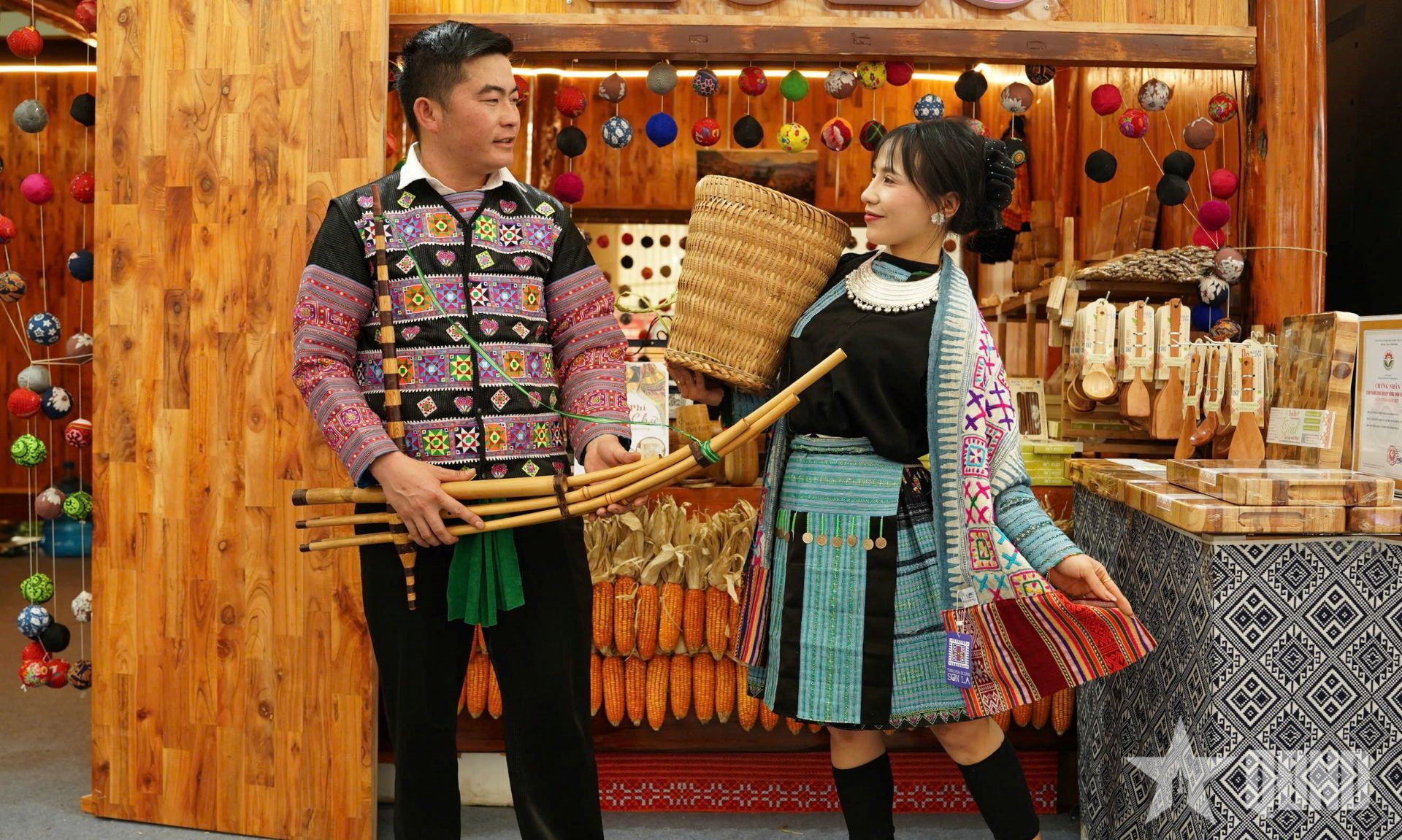 Đồng bào vùng cao “gùi” văn hóa xuống Hội chợ mùa Xuân 2026